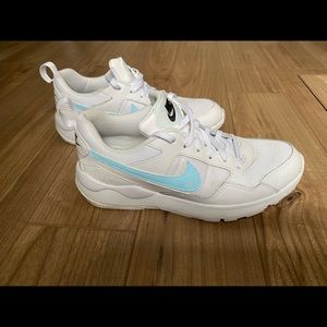 Nike Shoes | white and blue | size 6 US